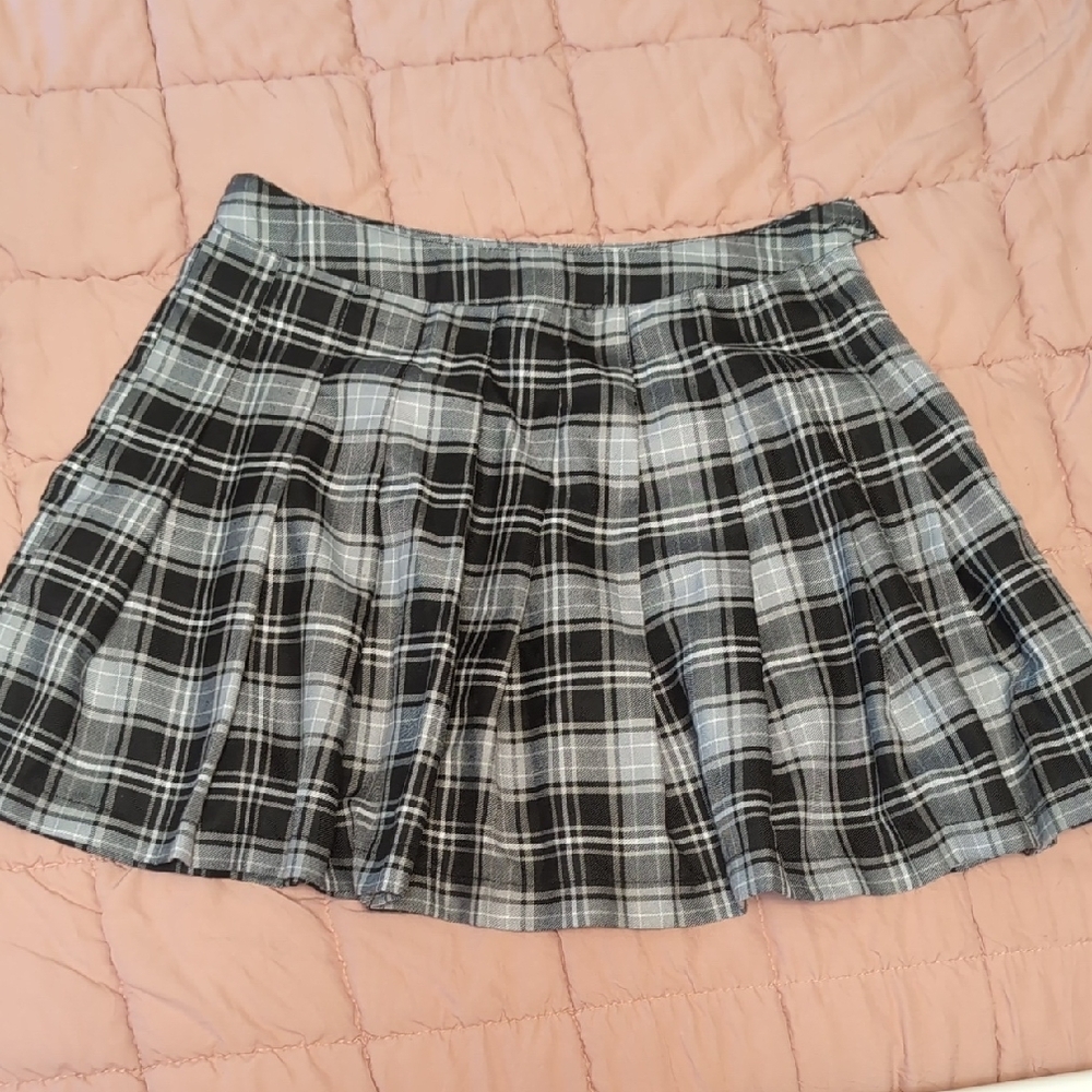 Forever 21 Black and White Pleated Skater Mini Skirt